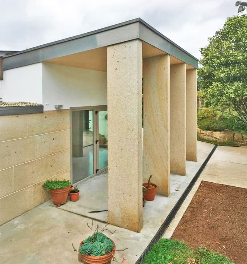 Tradición familiar y maestría en el arte de la piedra